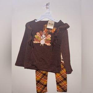 Btween fall outfit and also thanksgiving outfit.